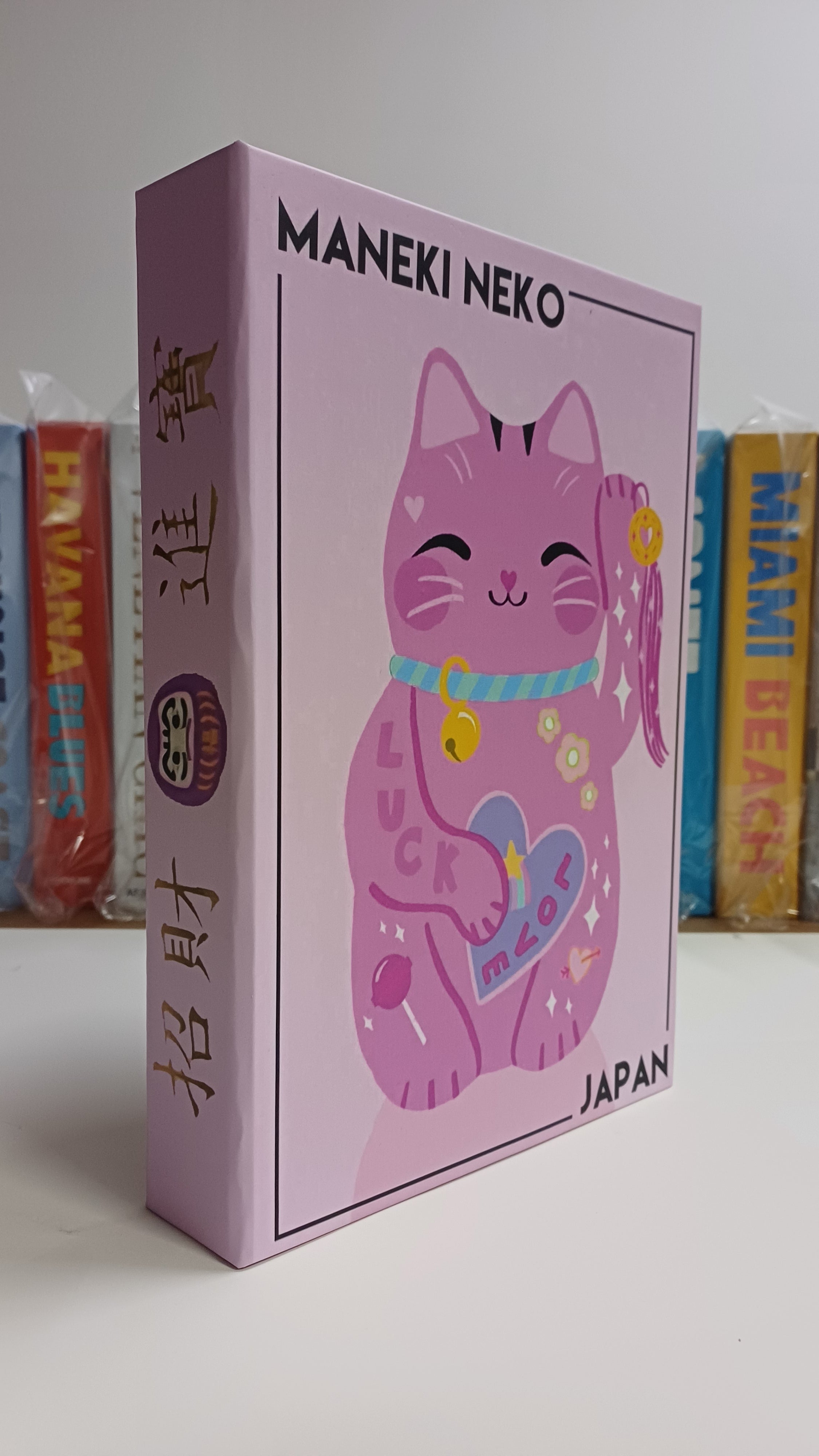 588 MANEKI NEXO dekoratif kitap kutusu