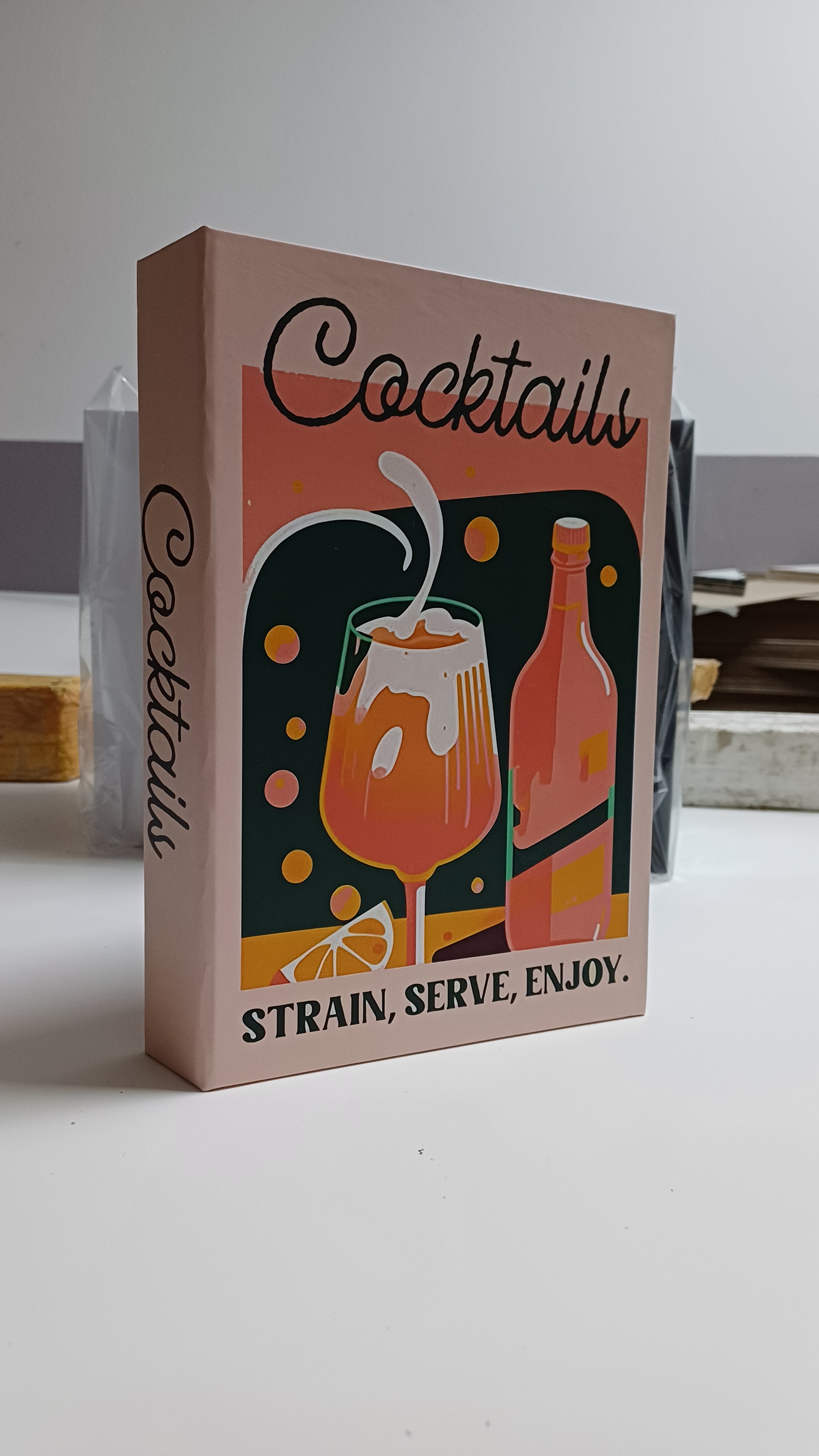 579 COCTAILS dekoratif kitap kutusu