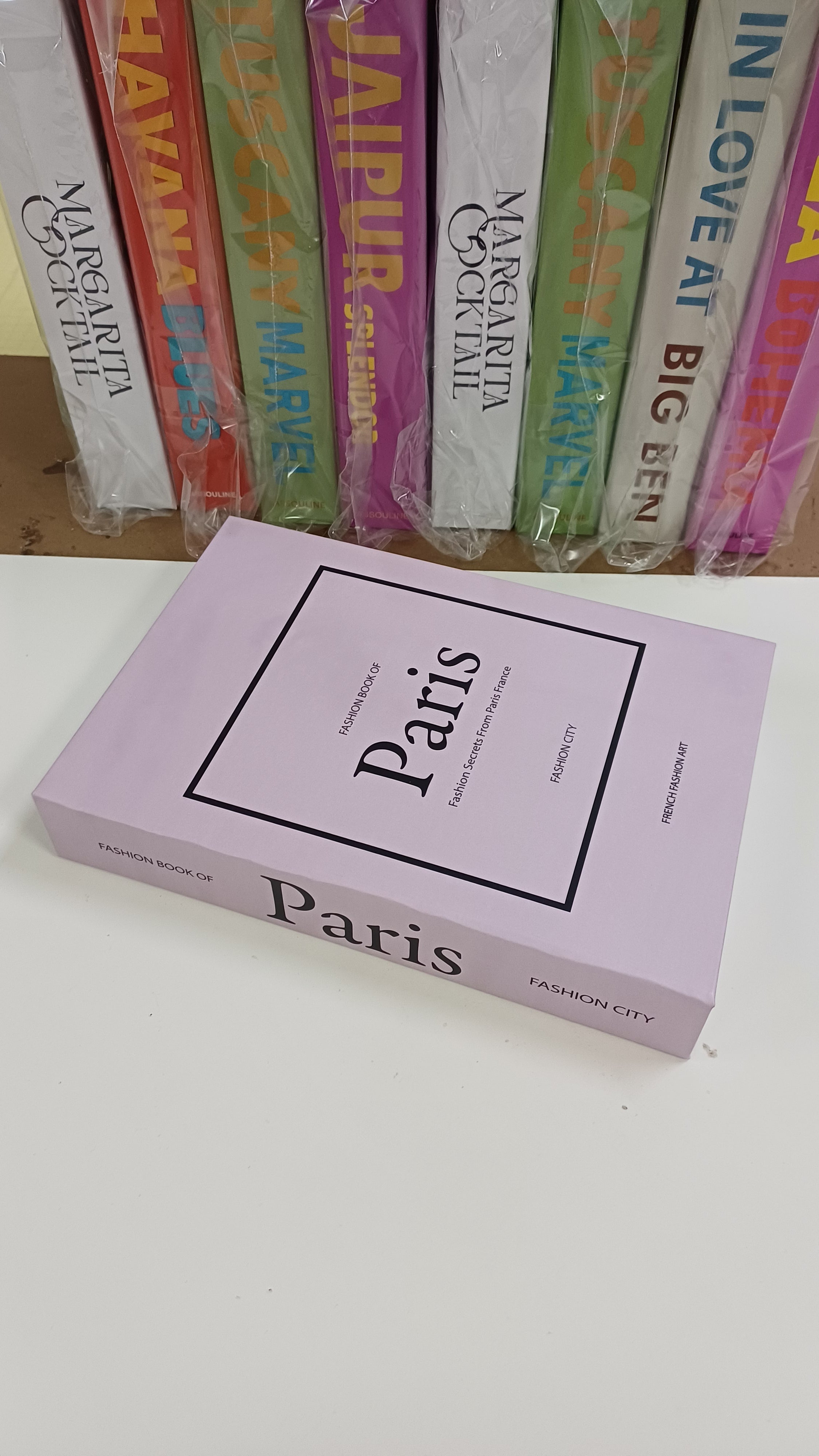 550 PARIS dekoratif kitap kutusu