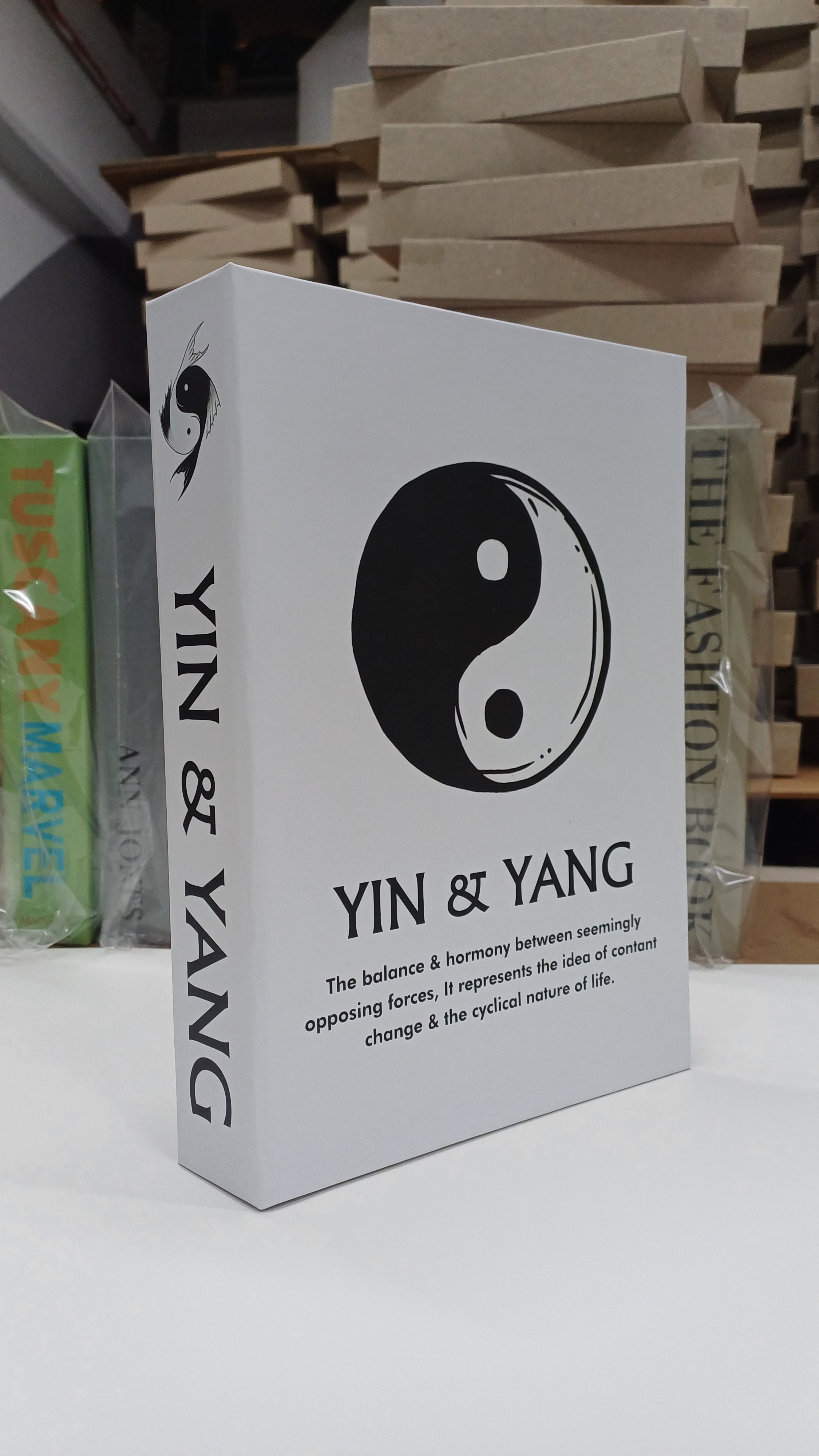 603 YIN & YANG dekoratif kitap kutusu