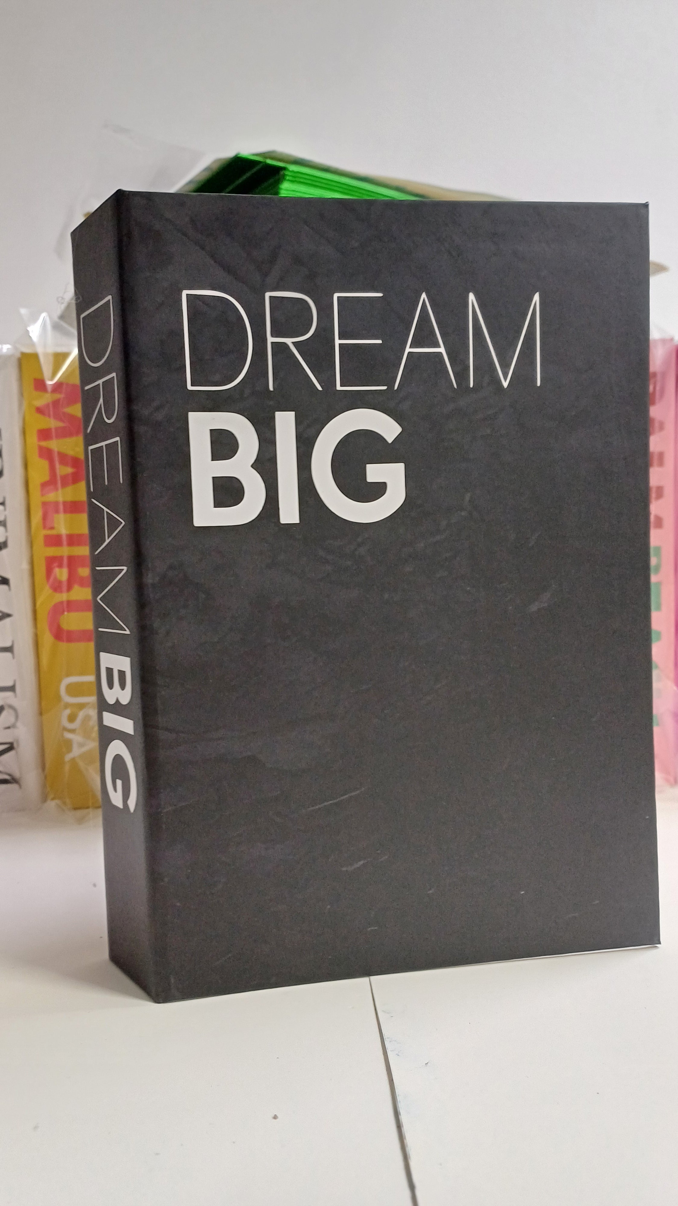 564 DREAM BIG dekoratif kitap kutusu